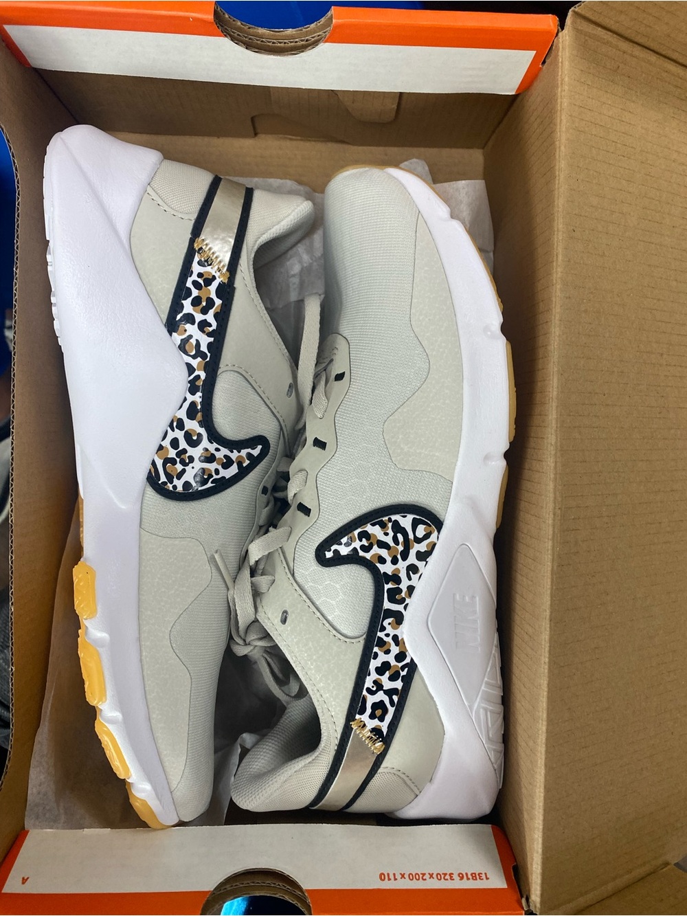 Nike Legend Essential Sneakers with Leopard Swoosh size 10w - Picture 1 of 2